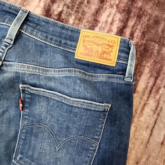 Levi's Classic Blue Women's Skinny Jeans - Picture 9 of 9